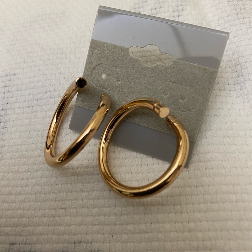 🔵4/$20 Fashion Jewelry Faux Gold Open Hoops NWT - Picture 3 of 4